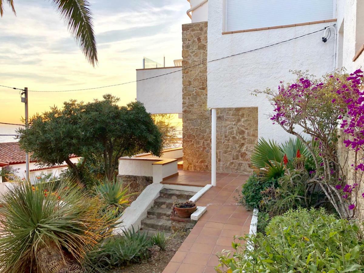 Chalet Doble Almadraba Villa Roses Bagian luar foto