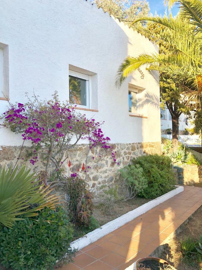 Chalet Doble Almadraba Villa Roses Bagian luar foto
