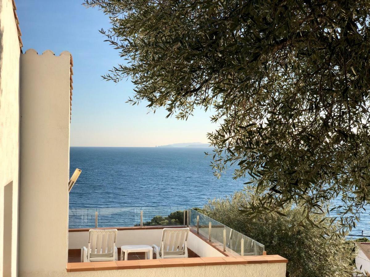 Chalet Doble Almadraba Villa Roses Bagian luar foto