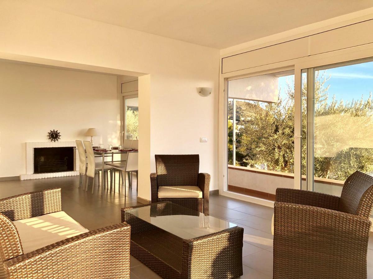 Chalet Doble Almadraba Villa Roses Bagian luar foto