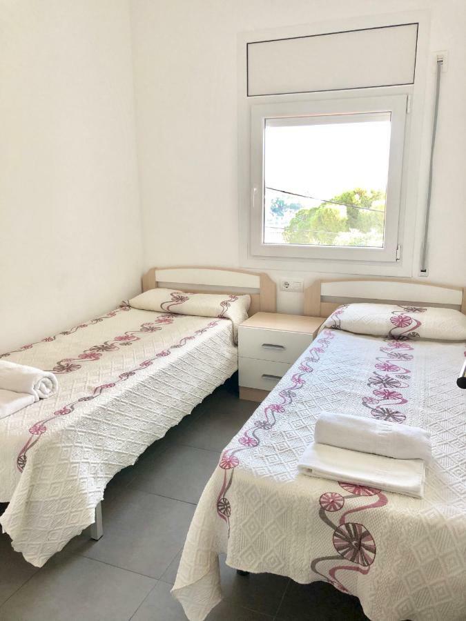 Chalet Doble Almadraba Villa Roses Bagian luar foto