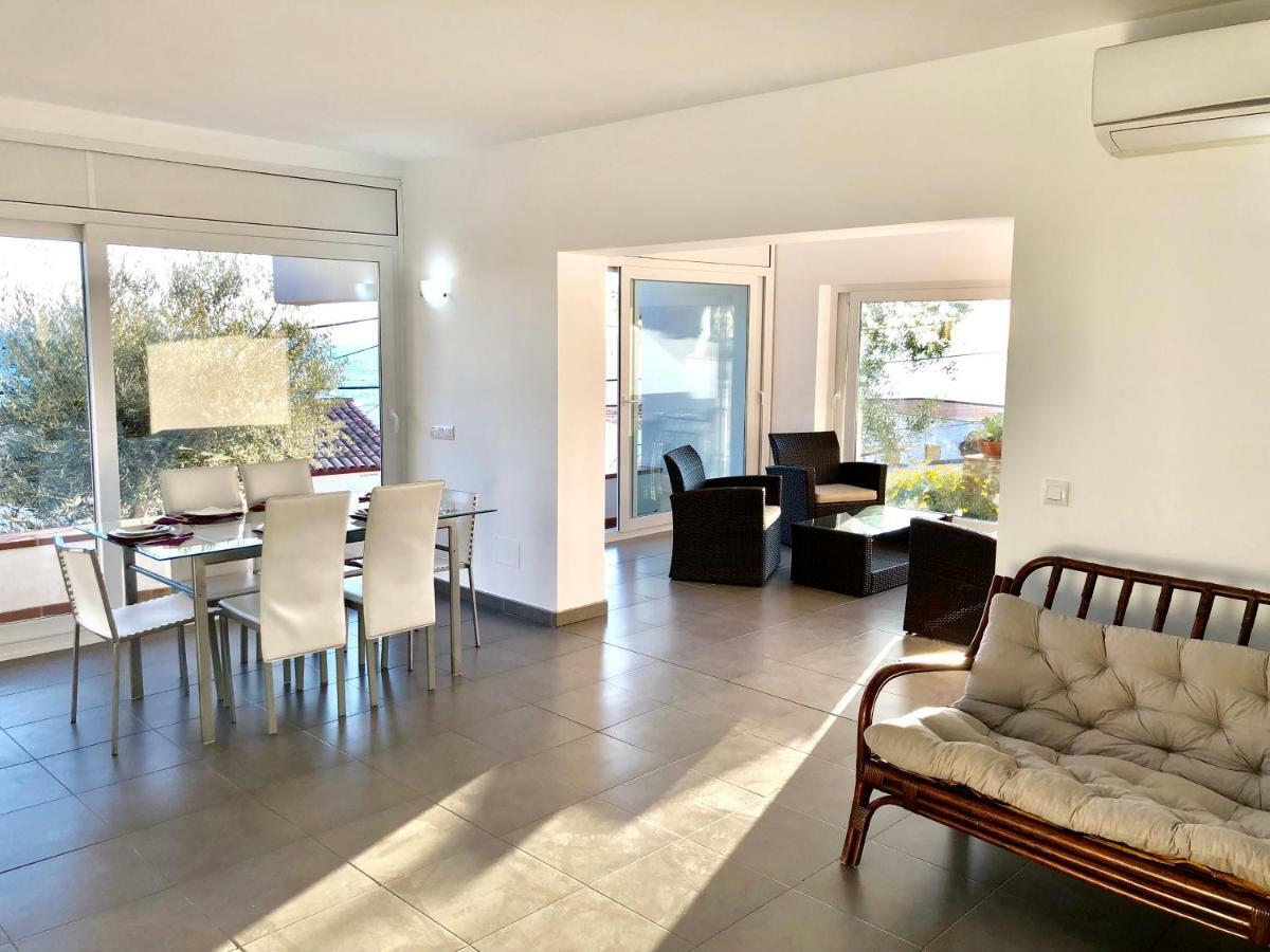 Chalet Doble Almadraba Villa Roses Bagian luar foto