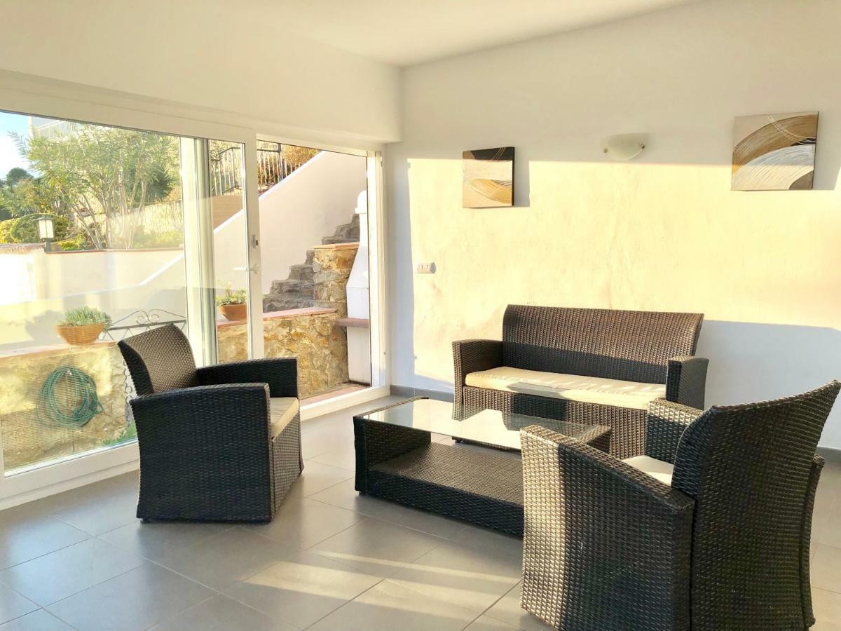 Chalet Doble Almadraba Villa Roses Bagian luar foto