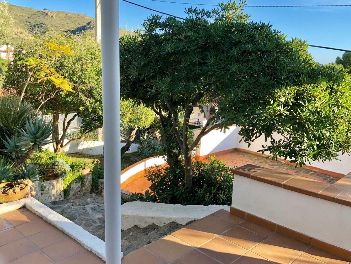 Chalet Doble Almadraba Villa Roses Bagian luar foto