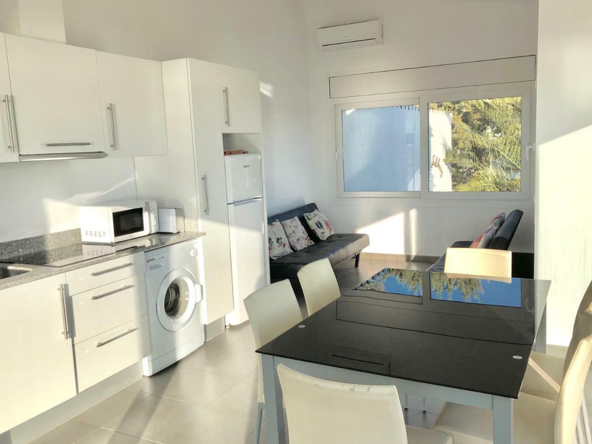 Chalet Doble Almadraba Villa Roses Bagian luar foto